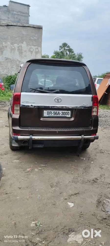 Tata Safari Storme 2015