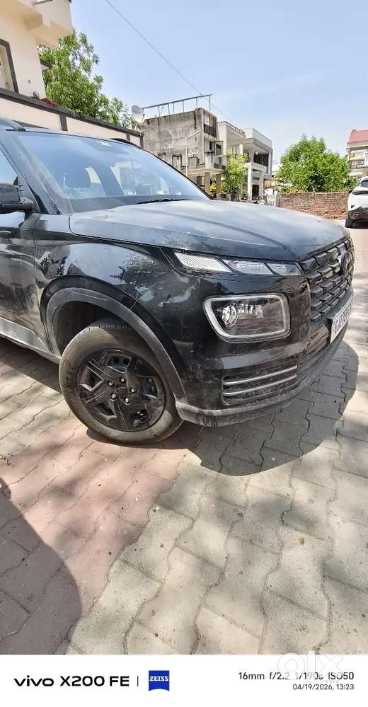 Hyundai Venue 2024 Petrol 11800 Km Driven