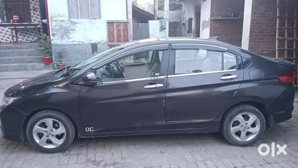 Honda City V - Dtec 2014