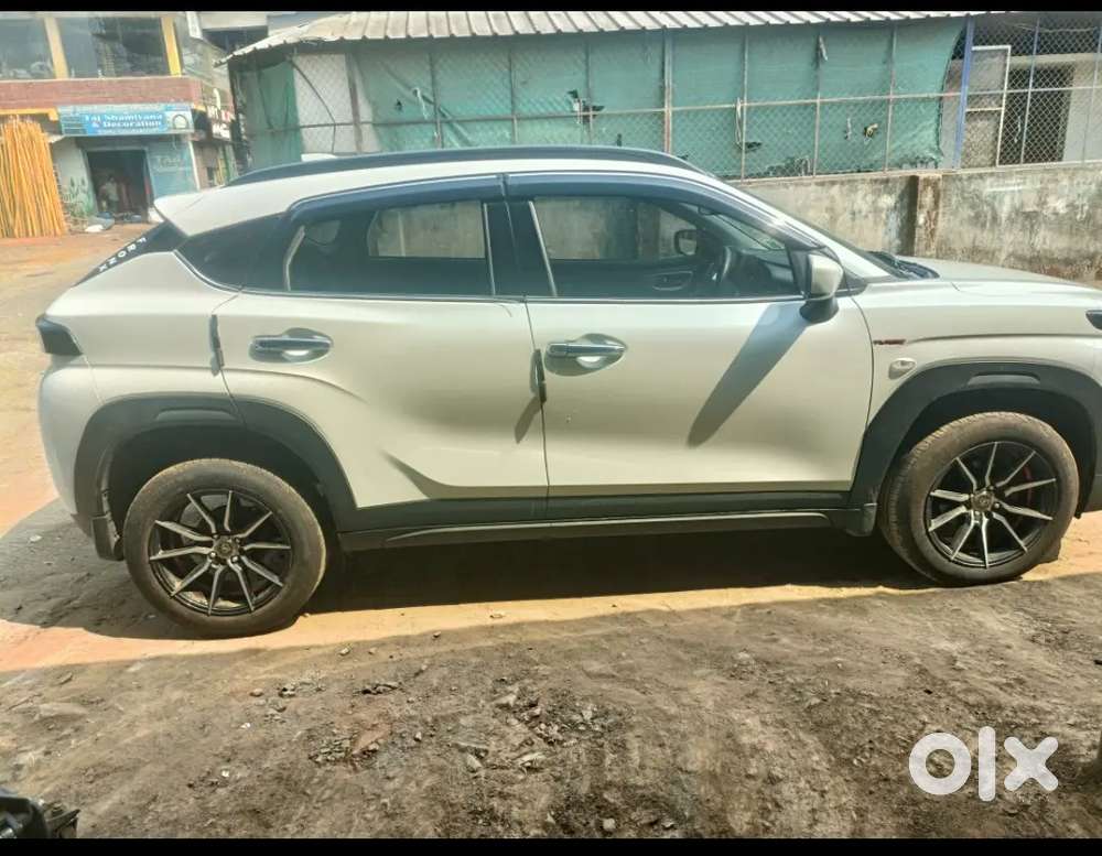 Sell White Colour Good Condition Fronx Sell Extra Fiting 1.50 Lacks