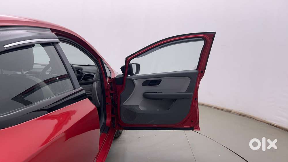 Tata Altroz 1.2 Xe, 2020, Petrol
