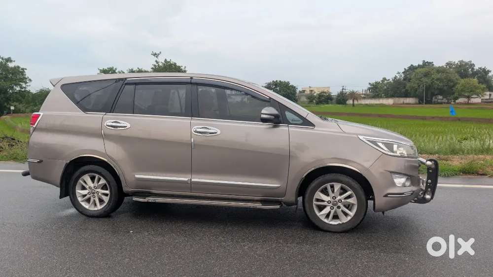 Toyota Innova Crysta G 7 2017
