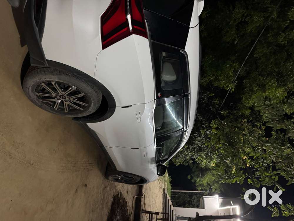 Mahindra Xuv700 2023 Diesel Well Maintained