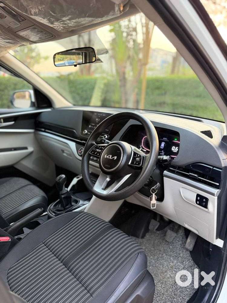 Kia Carens 1.5 Prestige 7 Str, 2023, Petrol