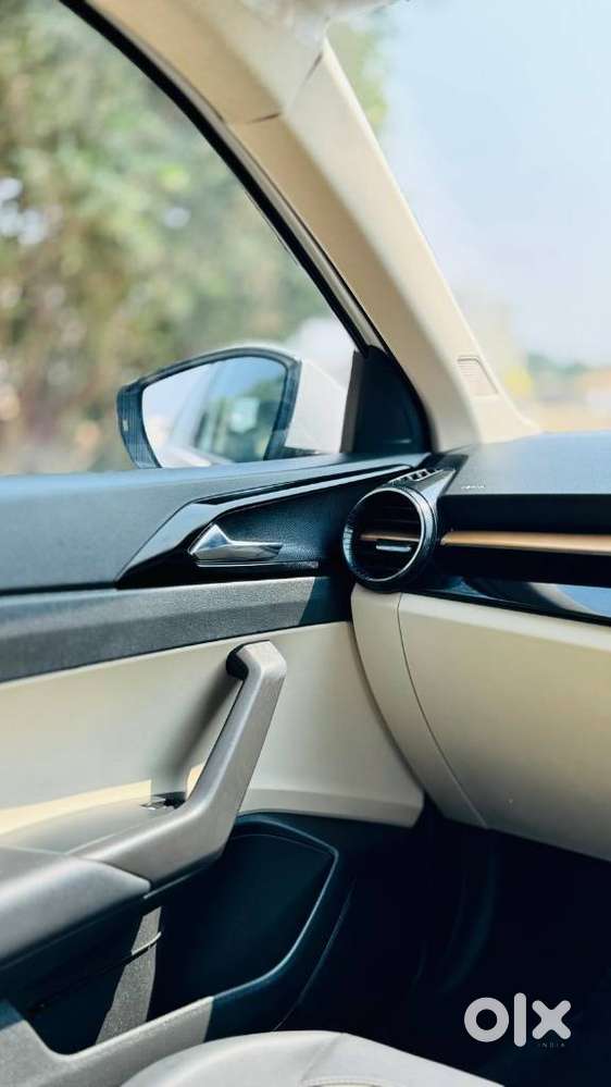 Skoda Slavia 1.0 Tsi Style At, 2023, Petrol