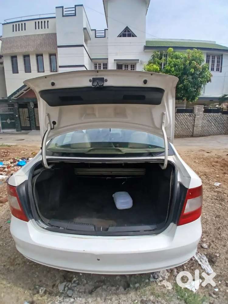 Skoda Rapid 1.6 Elegance 2013