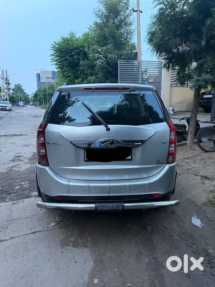 2017 Mahindra Xuv500 W10 Automatic (silver) – Good Condition – ₹7,00,0