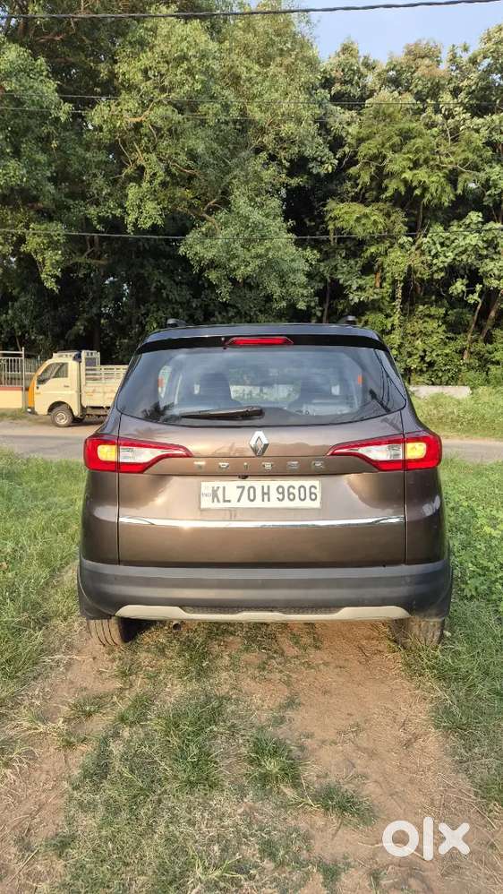 Renault Triber Rxz Full Option Dual Tone