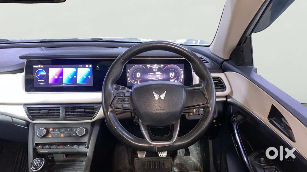 Mahindra Xuv700 2.0 Ax 5 Petrol Mt 7 Str, 2022, Petrol