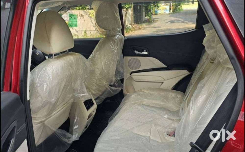 Mahindra Xuv 3xo Ax7l Petrol Mt, 2025, Petrol