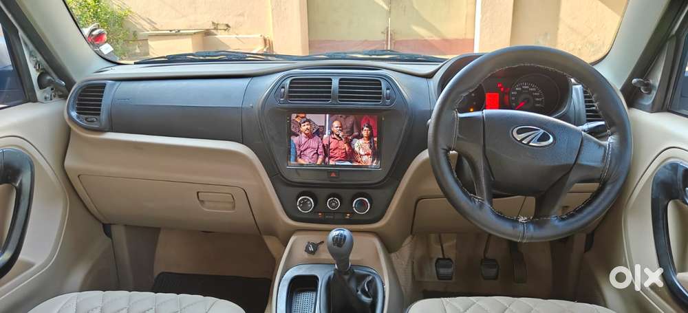 Mahindra Tuv 300 T4 Plus, 2017