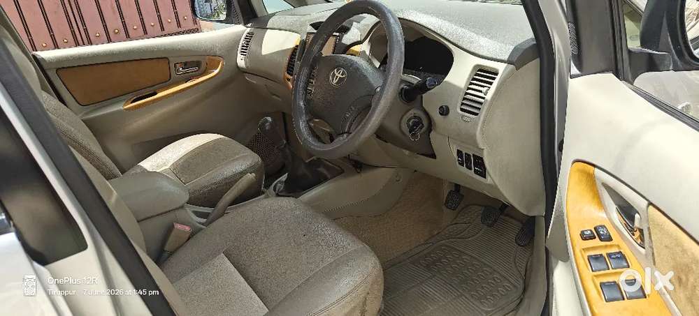 Toyota Innova 2.5 V 2011 Full Option Car Showroom Condition