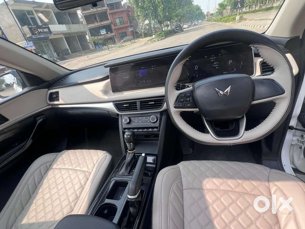 Mahindra Xuv700 2.2 Ax 5 Diesel At Str, 2022, Diesel