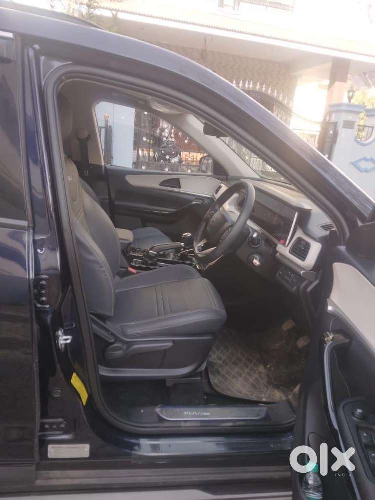 Mahindra Xuv700 2022 Petrol 22000 Km Driven