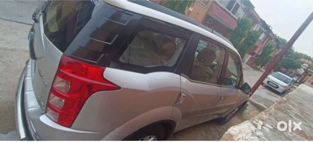 Xuv500 W10 Top Modal Automatic Transmission Sunroof