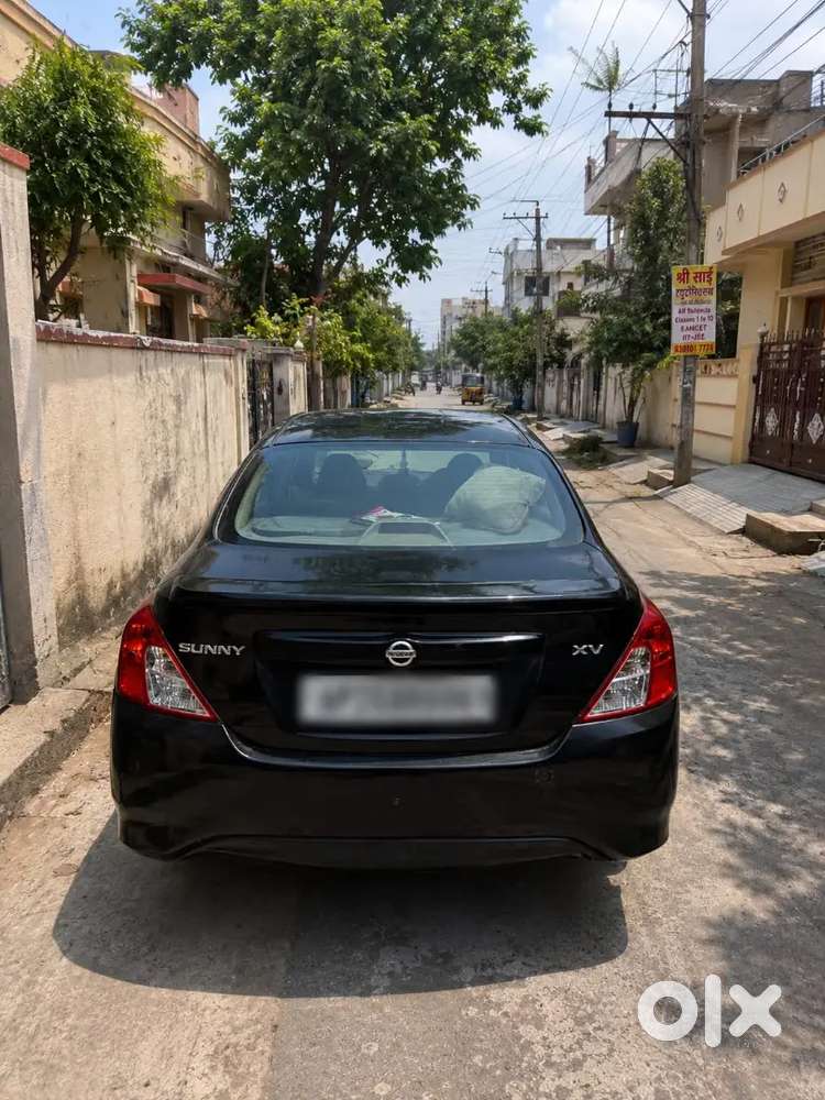 Nissan Sunny 2012