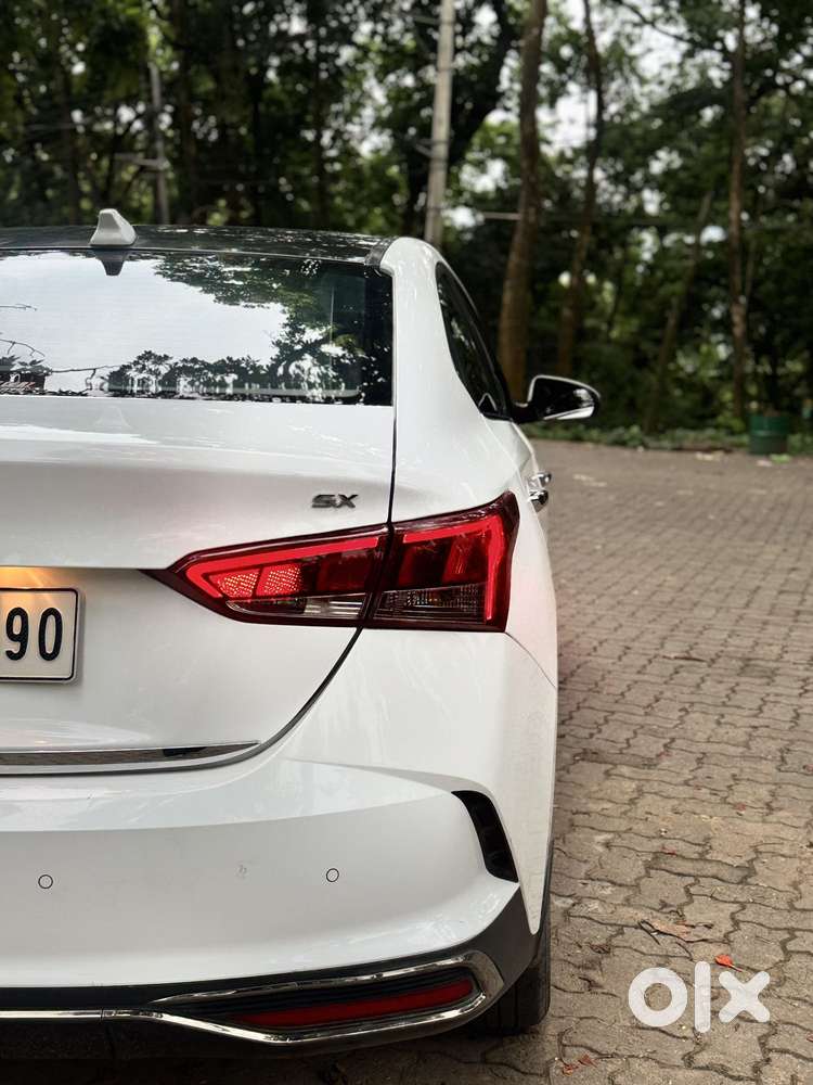 Hyundai Verna 1.5 Sx Petrol Mt, 2022, Petrol