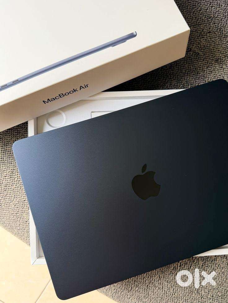 Apple MacBook Air M5 (512GB SSD)  Midnight ; Like New (30 Days Used)