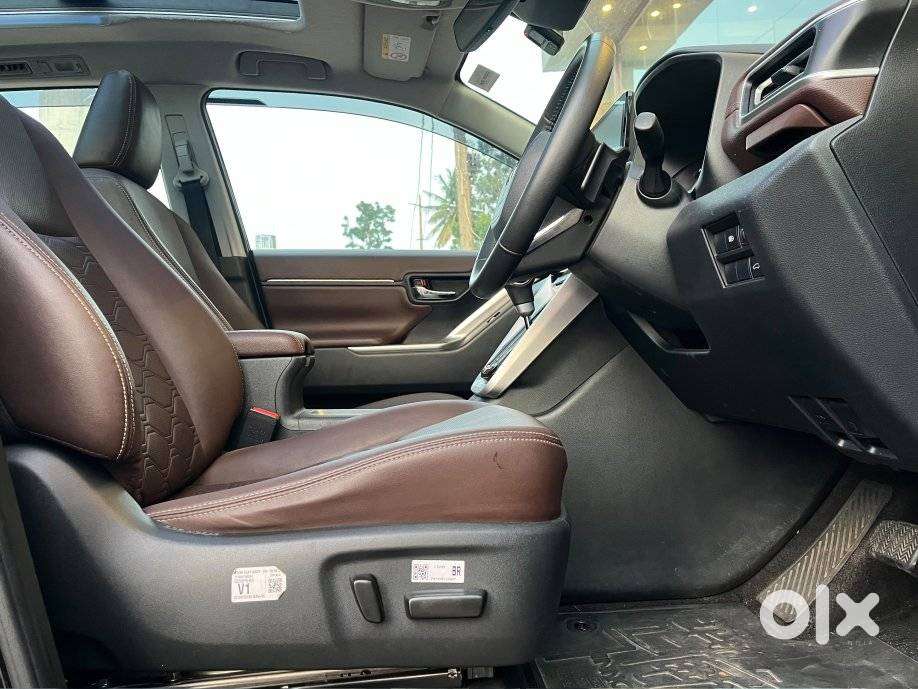 Toyota Innova Hycross 2.0 Zx (o) Hybrid 7 Str, 2025, Petrol