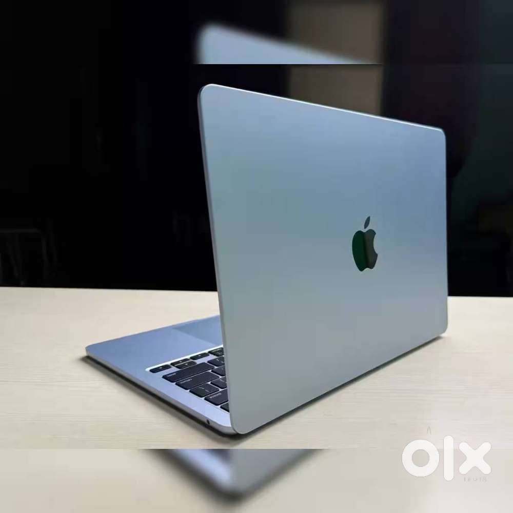 Apple MacBook Air M4 13 inch 16/256GB with Apple Care Plus for 102900