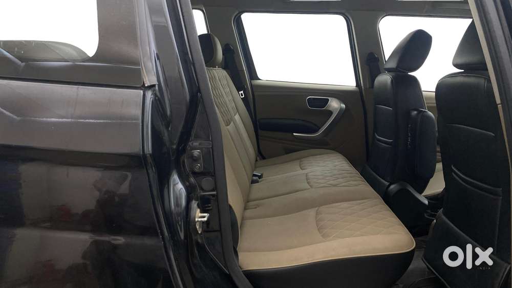 Mahindra Tuv 300 T10 Amt, 2018, Diesel