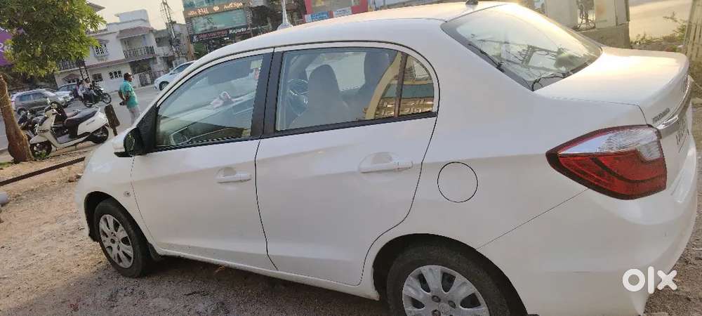 Honda Amaze Petrol &cng With Good Average And Condition.
