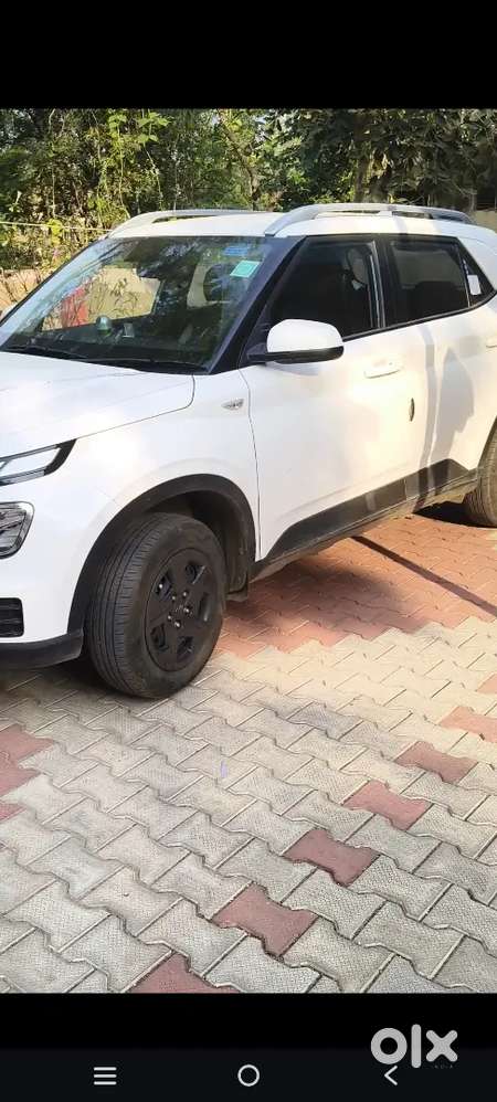Hyundai Venue 2023 Petrol 9000 Km Driven