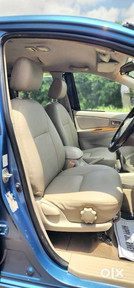 Toyota Innova 2.5 V Diesel 8-seater, 2010, Diesel