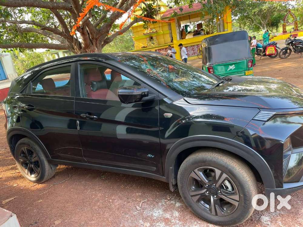 Tata Nexon Ev Empowered 45 Red Dark Edition, Top Model