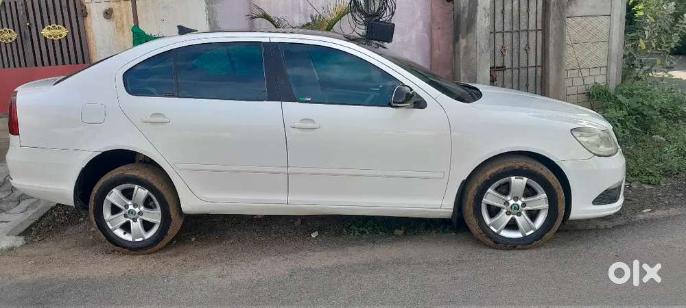 Well Maintained Skoda Laura Automatic Diesel 2010