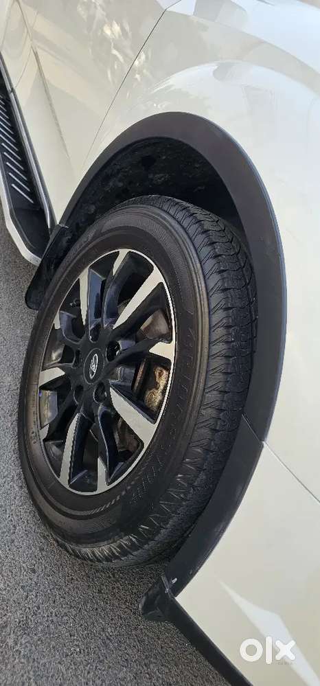 Mahindra Xuv500 2019.  W. 11 Optional Top