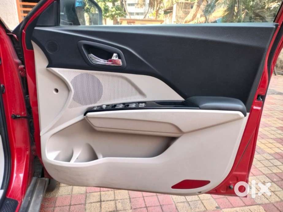 Mahindra Xuv300 1.2 W8 (o) Amt Petrol, 2022, Petrol