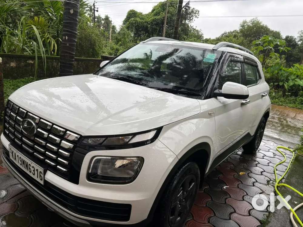 Hyundai Venue 2023 Petrol 68000 Km Driven