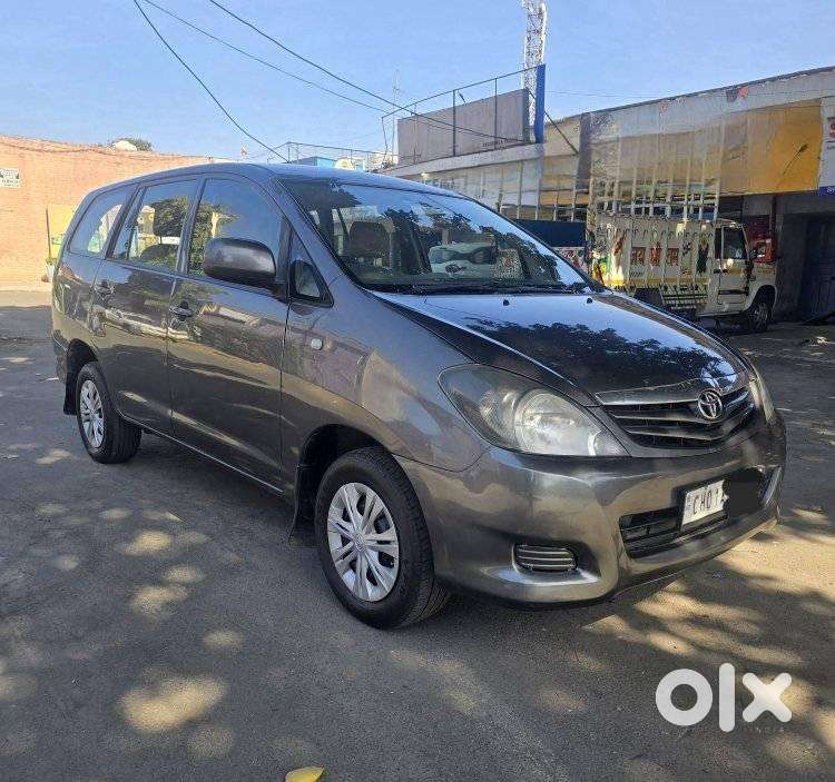 Toyota Innova 2.5 G (diesel) 7 Seater Bs Iv, 2011, Diesel