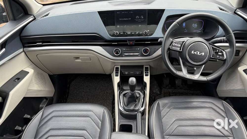 Kia Carens G1.5 6mt Gravity, 2024, Petrol