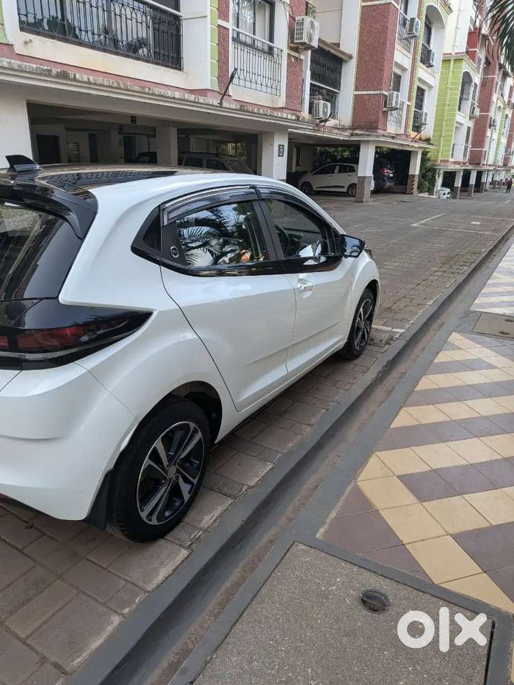 Tata Altroz 2023 Petrol Automatic 23500 Km Driven