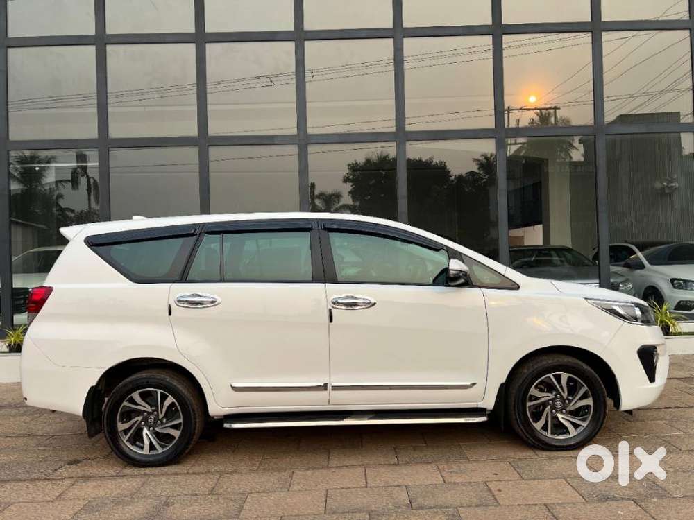 Toyota Innova Crysta 2.4 G Mt, 2022