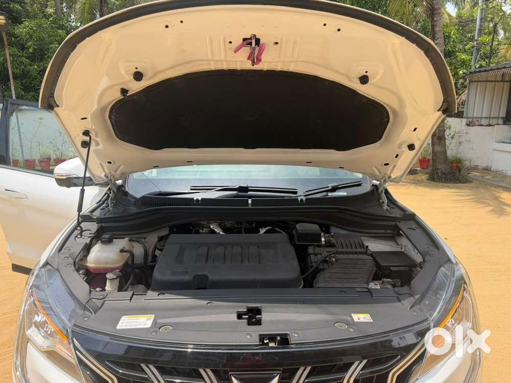 Mahindra Xuv700 2024 Diesel Well Maintained