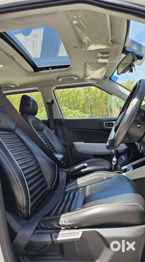 Hyundai Venue Sx Mt, 2023, Petrol