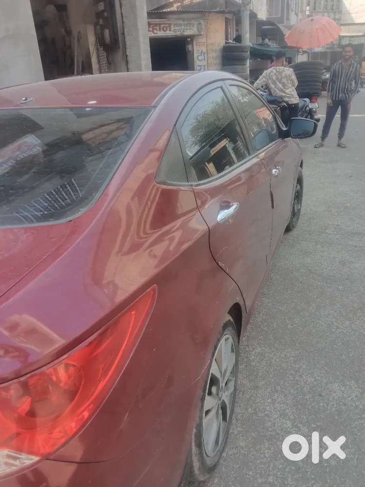 Hyundai Fluidic Verna 2015