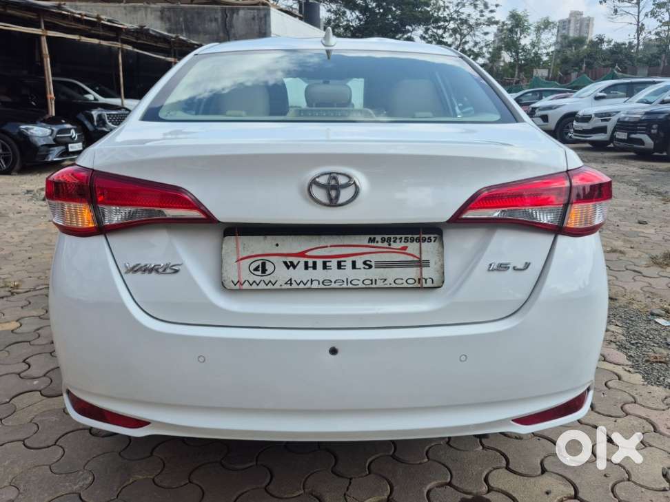 Toyota Yaris J Cvt, 2021, Petrol