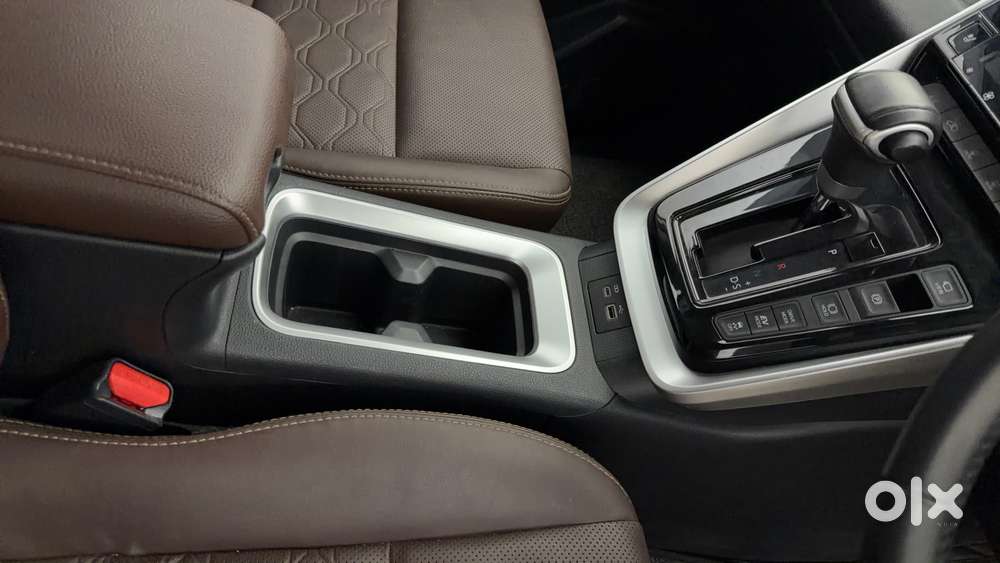 Toyota Innova Hycross 2.0 Zx Hybrid 7 Str, 2024, Petrol