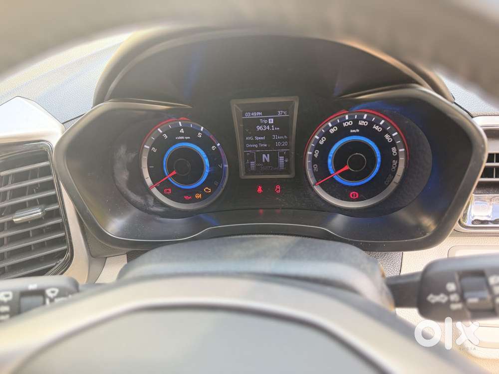 Mahindra Xuv300 1.2 W8 (o) Amt Petrol, 2023, Petrol