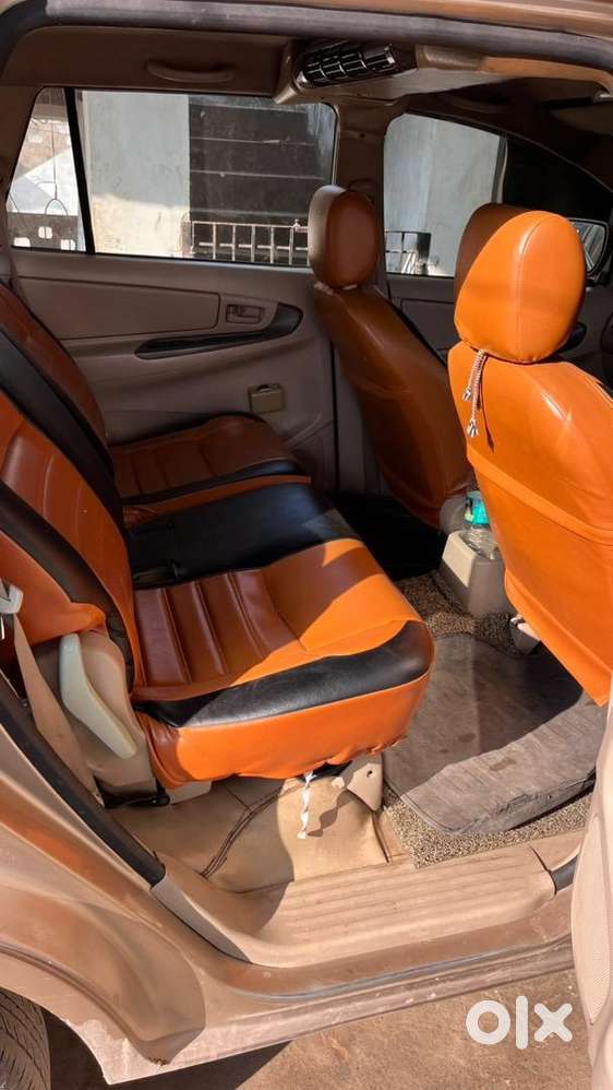 Innova Petrol Cng 8seater Fully Functional Car