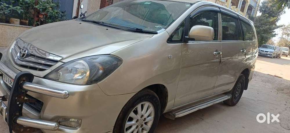 Toyota Innova 2.5 G (diesel) 8 Seater, 2011, Diesel