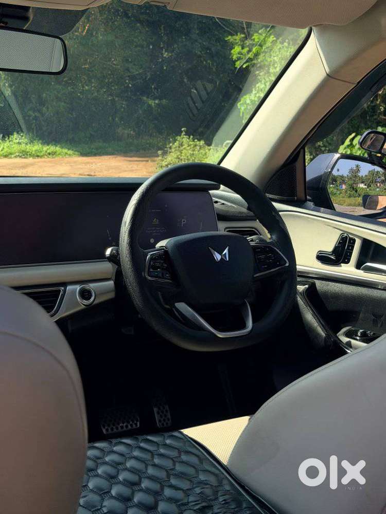 Mahindra Xuv700 2.2 Ax 7 Diesel At Luxury Pack Str Awd, 2024, Diesel