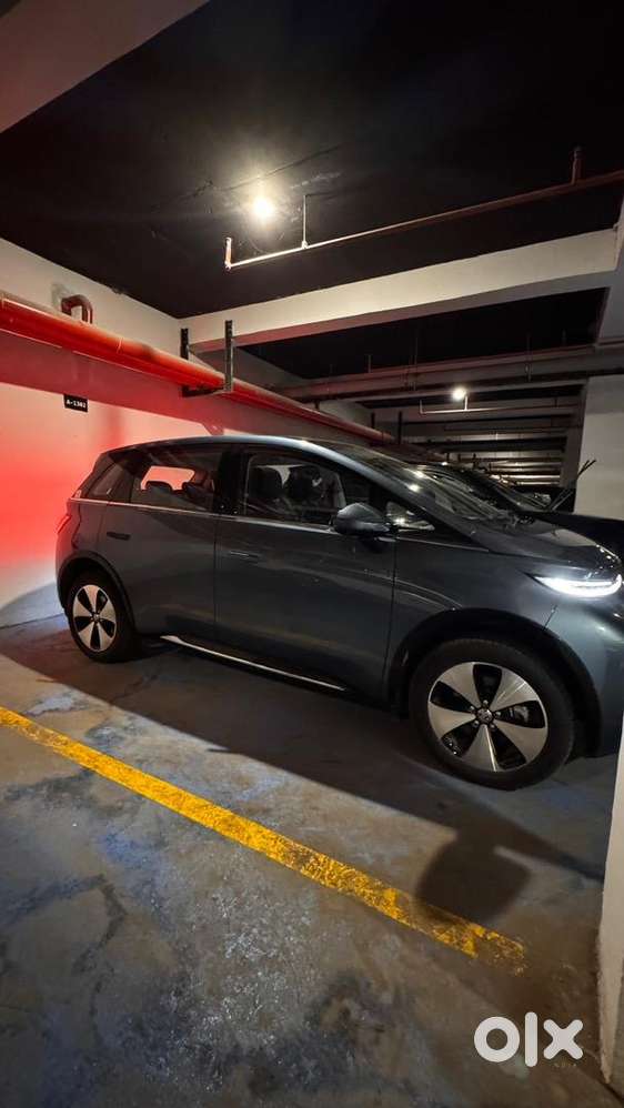 Mg Windsor Ev 2025 Electric 10000 Km Driven