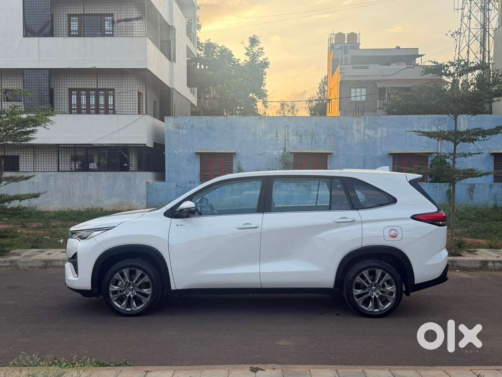 Toyota Innova Hycross Petrol Automatic 2026