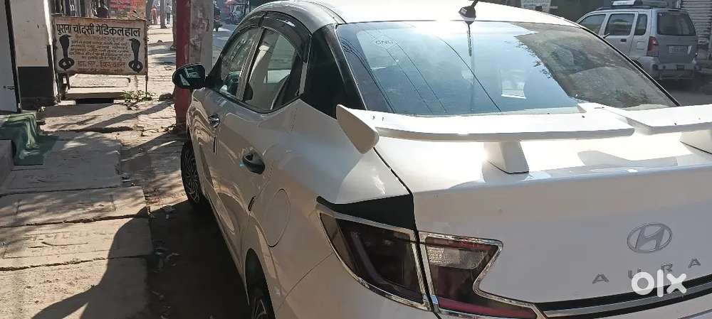 सिर्फ पंच मैन चली हुई है