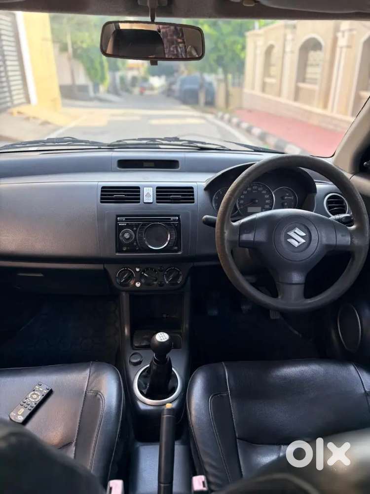 Maruti Suzuki Swift Dlx 2011